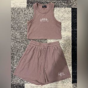 White fox boutique lounge set. Bottoms size xs, top size s. Sold together